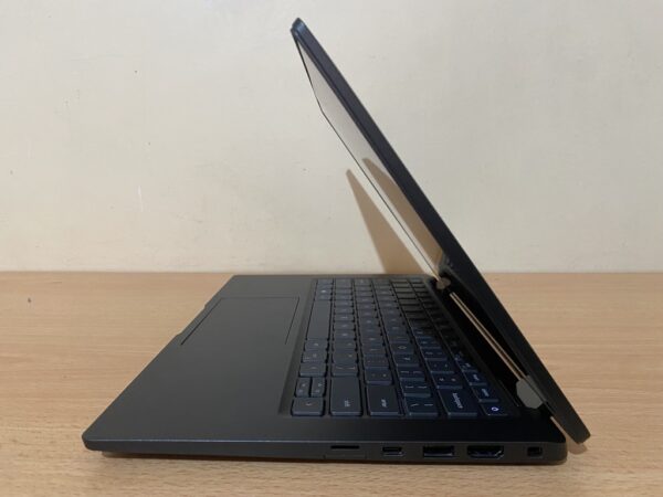 Dell Latitude 7420 2-in-1 right side ports